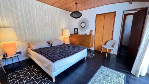 Posteľ alebo postele v izbe v ubytovaní Charmante maison avec annexe - jardin - parking - proche plages