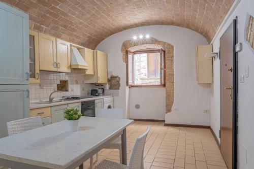 a kitchen with a table and chairs in a room at Leone Acciaioli - YourPlace Abruzzo in Ortona