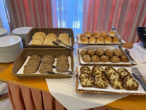 ホテルの敷地内または近くでの食事または食べ物