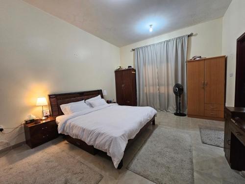 Postel nebo postele na pokoji v ubytování Elena's Apartment Abu Dhabi