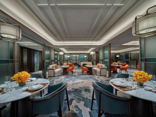 a rendering of a restaurant with tables and chairs at Doubletree By Hilton Yancheng Dayangwan in Yancheng
