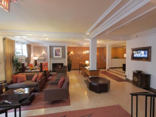 a large living room with couches and a tv at Executive Hotel Vintage Court in San Francisco