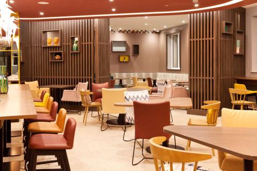 Ресторант или друго място за хранене в Hampton By Hilton Regensburg