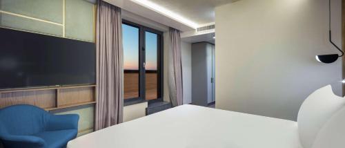 Ένα ή περισσότερα κρεβάτια σε δωμάτιο στο Doubletree By Hilton Plovdiv Center