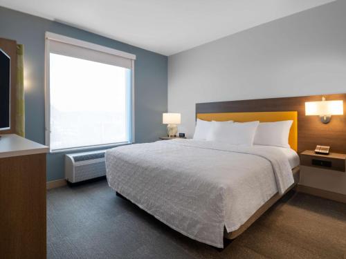 a bedroom with a large bed and a window at Home2 Suites By Hilton Santa Rosa Beach in Santa Rosa Beach