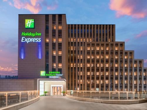 a rendering of the headquarters of the hampton inn express at Holiday Inn Express Suzhou Shihu University Town in Suzhou