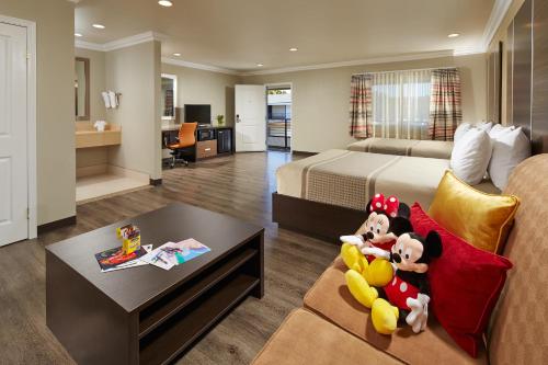 Gallery image of Eden Roc Inn & Suites near the Maingate in Anaheim