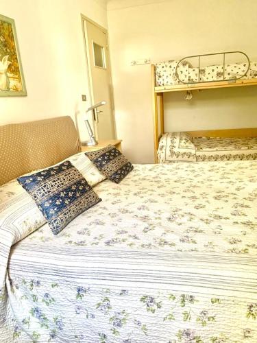 a bedroom with a bed with pillows on it at Solenzara tre passi dal mare in Roquebrune-Cap-Martin