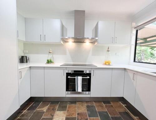Una cocina o cocineta en Amaroo Guesthouse