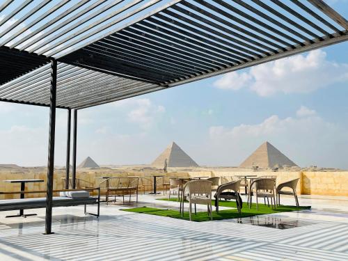 Golden mask pyramids inn