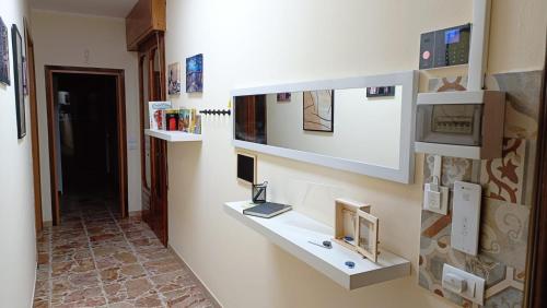 a hallway with a desk with a computer on a wall at 20 VENTI in Angolo Terme