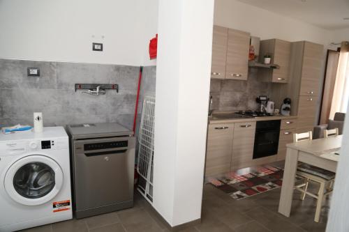 a kitchen with a washing machine in a kitchen at Al civico 5 - Mondern Apartments & Suite! in Decimomannu