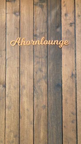 Certificado, premio, señal o documento que está expuesto en Ahornlounge Faoug am Murtensee