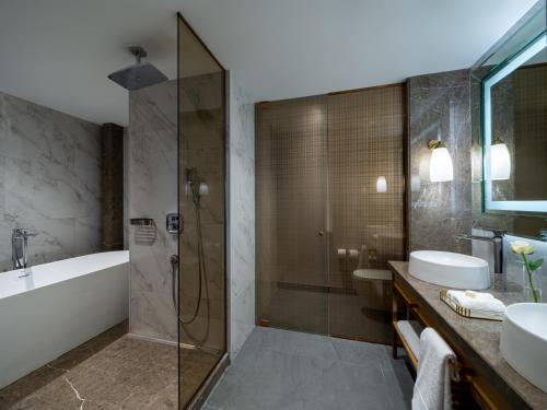 Bilik mandi di Sofitel Istanbul Taksim