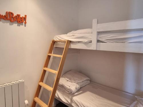 Photo de la galerie de l'établissement Studio rénové au pied des pistes avec balcon et TV - FR-1-181-2573, à Aime La Plagne