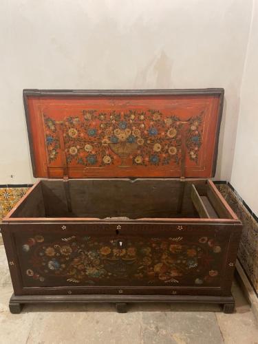 a large wooden chest sitting on the floor at Maison typique de la médina in Tunis