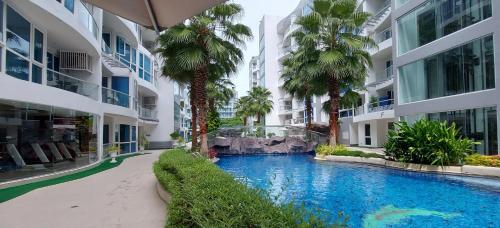 Bazén v ubytování Grand Avenue Pattaya - Luxury Suite - 2 bedroom 2 baths - Pool-view nebo v jeho okolí
