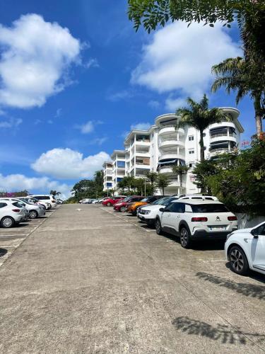 Appartement charmant à Rivière-Salée avec vue sur la baie - 53 m²