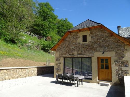 Gîte Sainte-Eulalie-d'Olt, 4 pièces, 8 personnes - FR-1-601-455