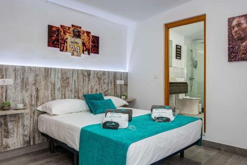 En eller flere senge i et værelse på Villa Mamba