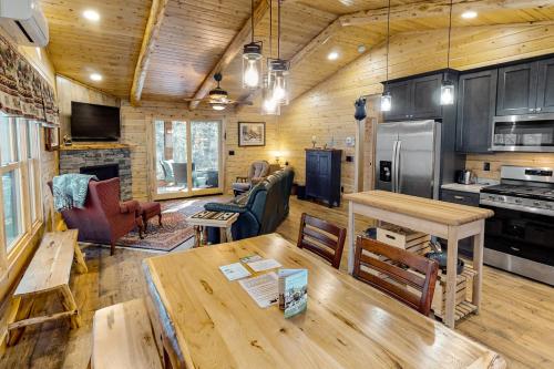 Blackbear Log Cabinにあるキッチンまたは簡易キッチン