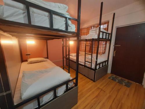 Postel nebo postele na pokoji v ubytování Bubble Beds