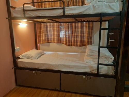 Postel nebo postele na pokoji v ubytování Bubble Beds
