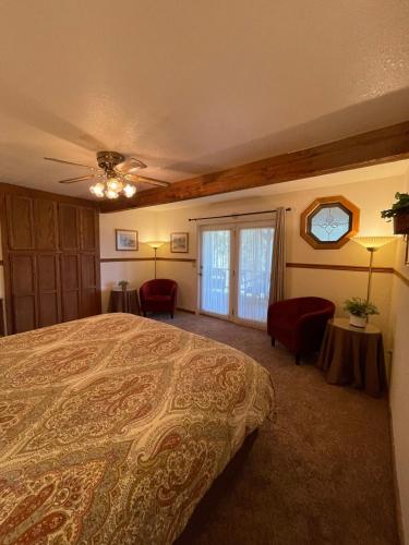 Letto o letti in una camera di Berkshire Inn