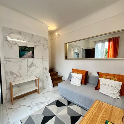 Televisyen dan/atau pusat hiburan di Hotel Paris Star