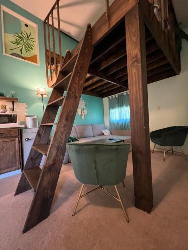 Φωτογραφία από το άλμπουμ του Cozy loft with parking and private patio w/ grill σε Γουίλμινγκτον