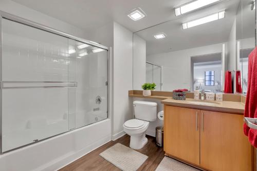 a bathroom with a shower and a toilet and a sink at 6 Modern 2 bdr apartment Santa Monica pier in Los Angeles