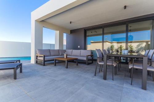 a living room with a table and chairs and the ocean at Tuscany Residence Aruba in Palm-Eagle Beach