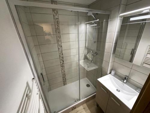 Appartement 4 pers. Les Menuires, pied des pistes, balcon S-O, tout équipé - FR-1-452-73