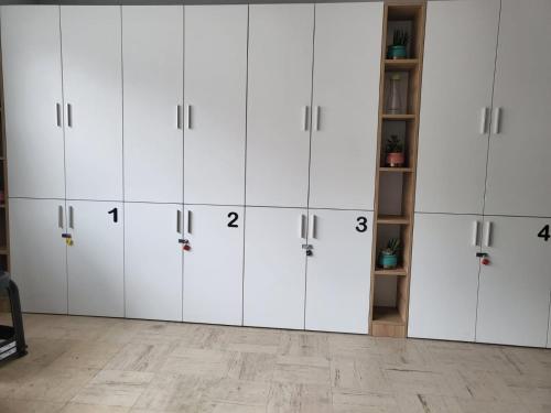 a room with white cabinets with numbers on them at Alojamiento San Francisco - Apartamentos y habitaciones in Lima