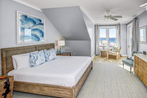 Katil atau katil-katil dalam bilik di STUNNING GULF VIEWS - 3BR WaterSound Condo #426A - Steps to Beach and Pool condo