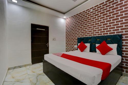 Posteľ alebo postele v izbe v ubytovaní OYO Hotel Star Blue