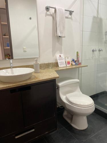 Salle de bains dans l'établissement Hotel 104 Art Suites