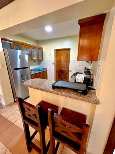 A kitchen or kitchenette at Lujosa villa en Metro Country Club