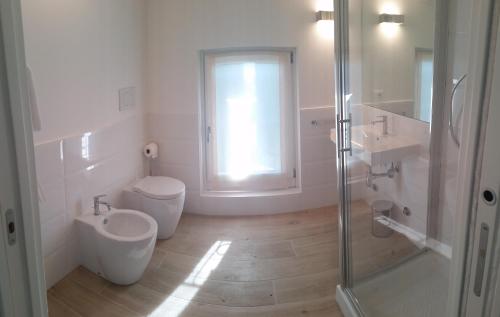 a bathroom with a shower and a toilet and a sink at Casa Selene Rocchi in Savignano sul Panaro