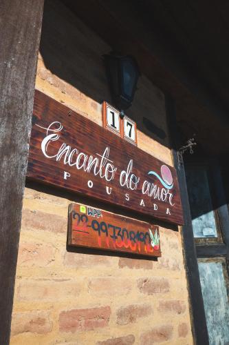 a sign on the side of a building at POUSADA ENCANTO DO AMOR in Búzios