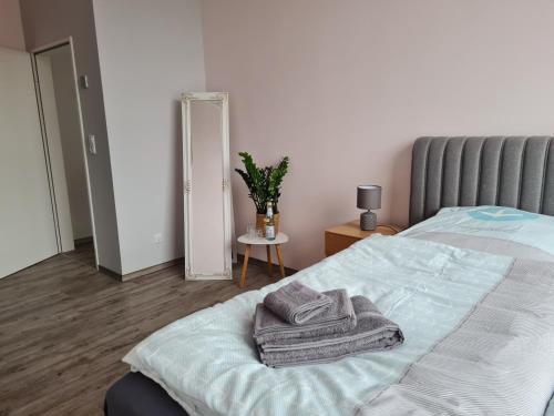 Postel nebo postele na pokoji v ubytování Ferienwohnung in 03159 Döbern