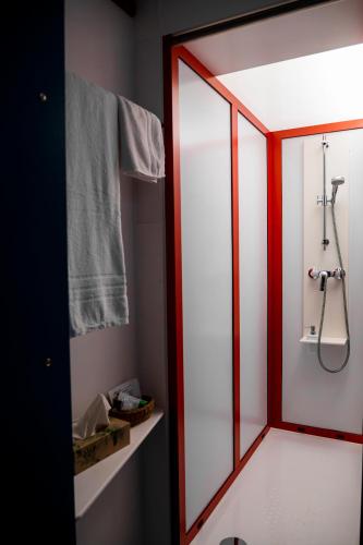 a bathroom with a shower with a glass door at Abalon Hotel ideal in Stuttgart