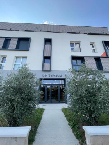 Το κτήριο όπου στεγάζεται  το διαμέρισμα