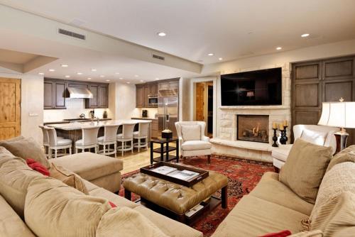 Obermeyer Place Unit 102 Park Expansive Luxury Condo Walking Distance to Gondola & Restaurants