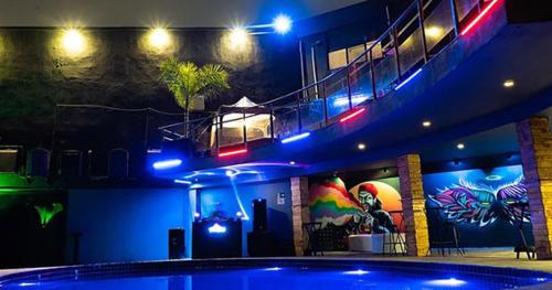 Swimmingpoolen hos eller tæt på Flat á Beira-mar no Itararé em SV.