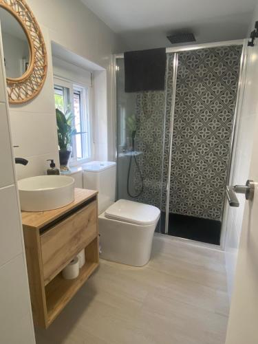 Bilik mandi di Apartamentos Algodonales