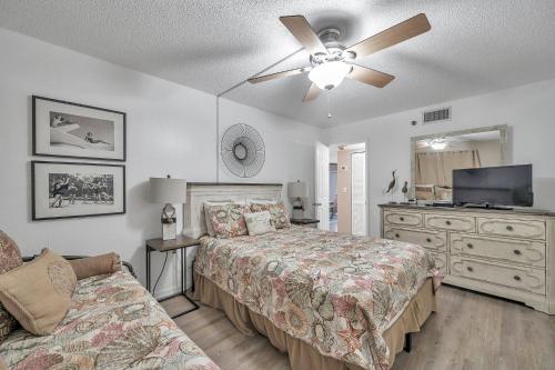 a bedroom with a bed and a ceiling fan at Pet-friendly 2-bed Condo With Amazing Waterfront Views in Clearwater Beach