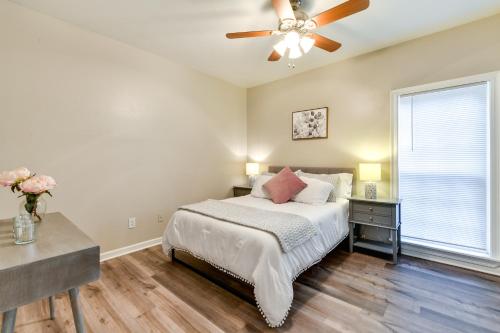 a bedroom with a bed and a ceiling fan at Baton Rouge Condo with Community Pool 6 Mi to LSU! in Baton Rouge