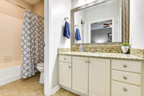 a bathroom with a sink and a mirror at Baton Rouge Condo with Community Pool 6 Mi to LSU! in Baton Rouge