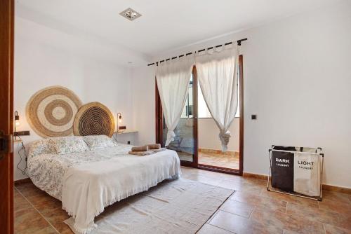a bedroom with a bed and a large window at Casa Dael in El Matorral